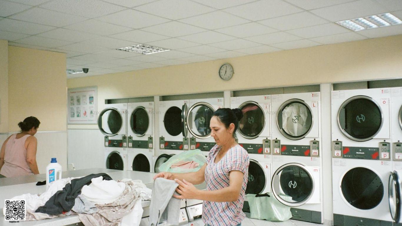 Chọn Máy Giặt Công Nghiệp Hay Máy Giặt Dân Dụng Cho Tiệm Giặt Ủi