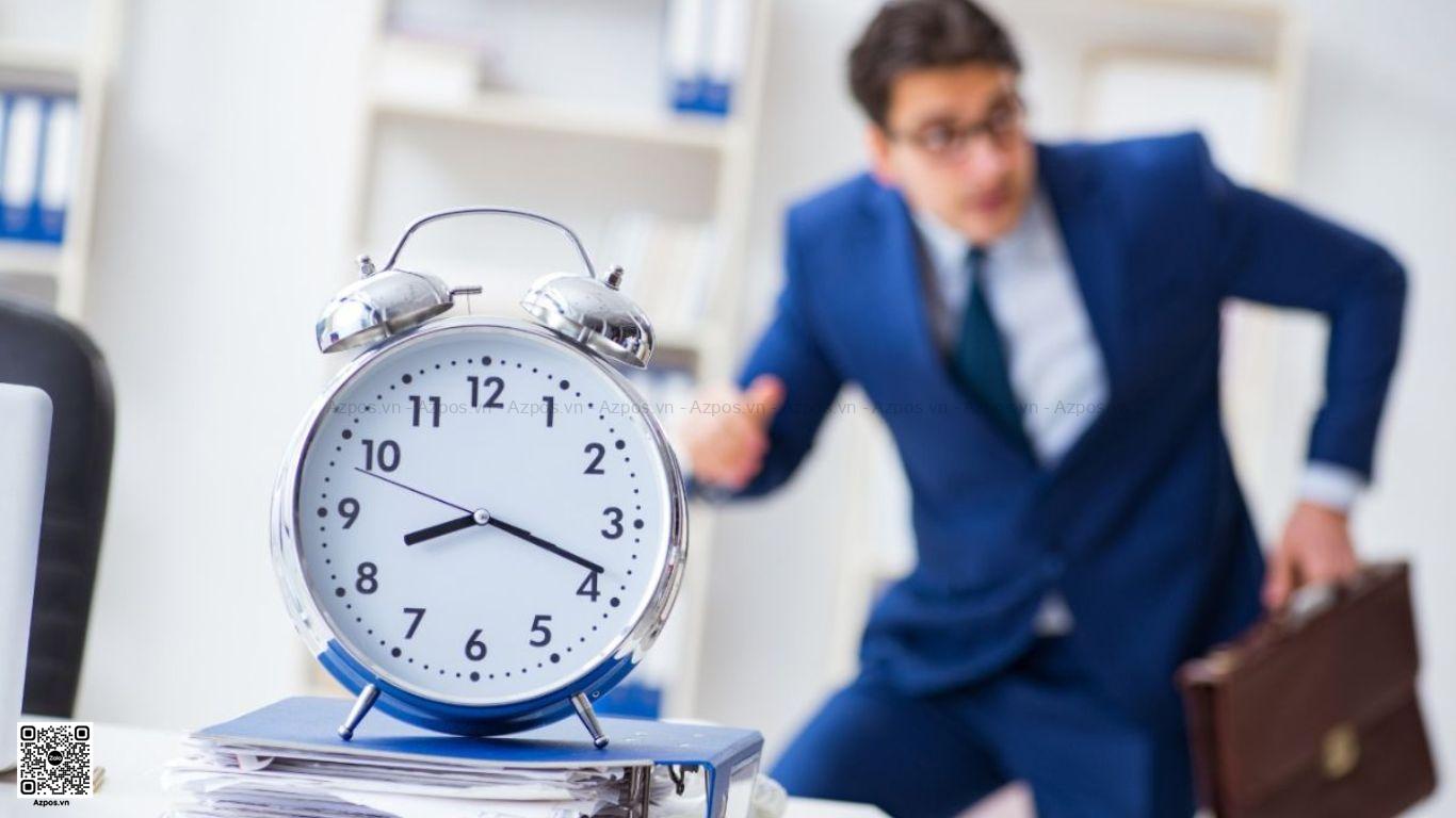 Chủ Quán Cà Phê Trà Sữa Không Biết Nhân Viên Đi Muộn Bao Nhiêu Lần