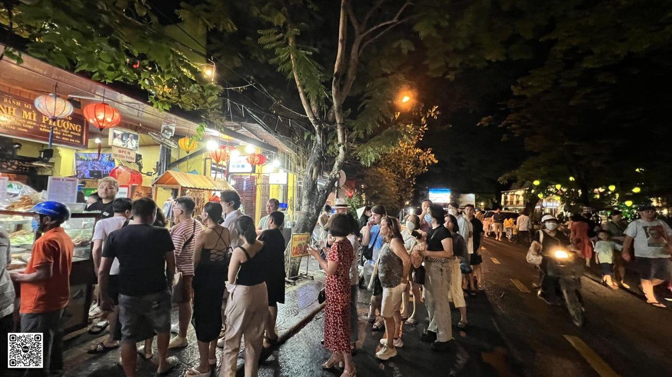 Khách Bỏ Đi Vì Hàng Loạt Người Chờ Thanh Toán Ở Quán Ăn Giờ Trưa