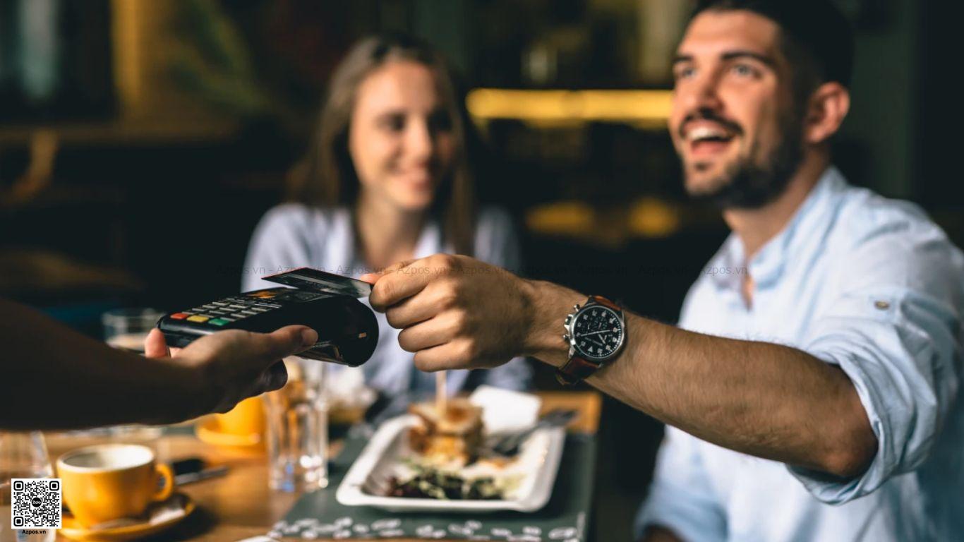 Tính Nhầm Tiền Và Trả Thừa Thiếu Tiền Khi Đông Khách Ở Quán Ăn