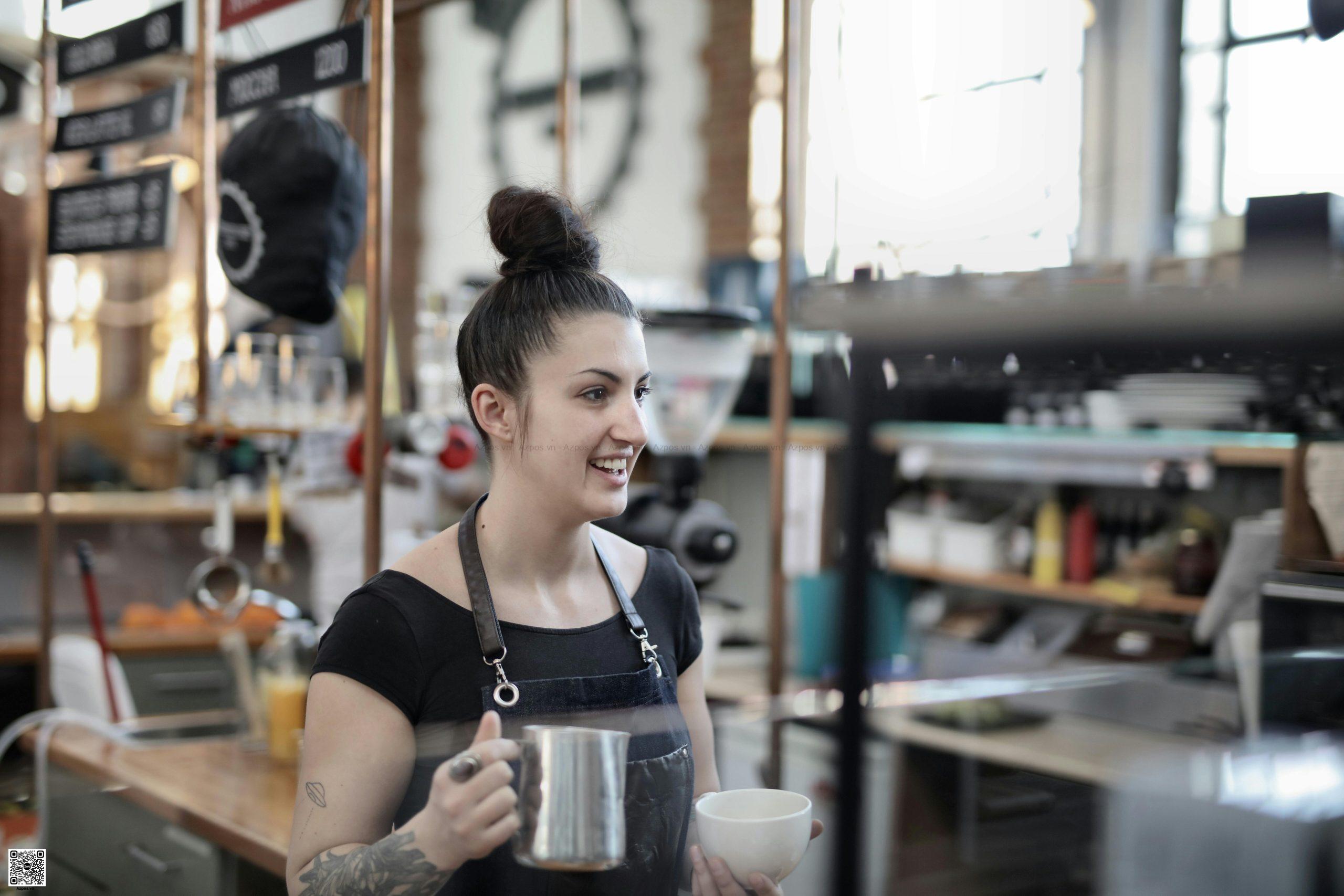 Barista pha chế tại quầy – chuẩn hóa công thức để giảm thất thoát nguyên liệu