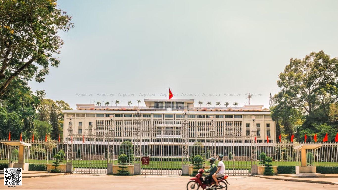 Cách Hướng Dẫn Khách Nước Ngoài Thuê Xe Máy An Toàn