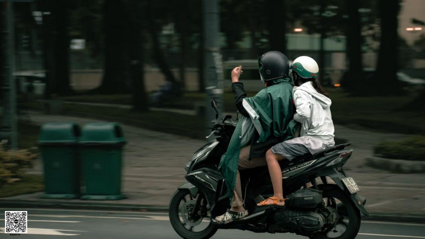 Cách Hướng Dẫn Khách Nước Ngoài Thuê Xe Máy An Toàn