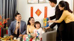 Sai Lầm Khi Biếu Quà Tết Có Thể Khiến Bạn Mất Điểm Trong Giao Tiếp