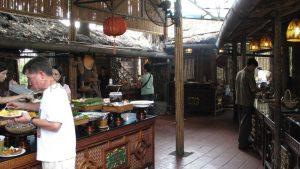 Người Quản Lý Quán Ăn Nên Làm Gì Để Nhân Viên Luôn Phục Vụ Đồng Bộ