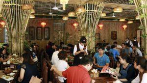 Cách Người Quản Lý Quán Ăn Giữ Liên Kết Giữa Bếp Và Nhân Viên Phục Vụ