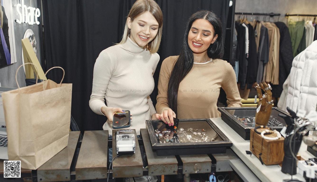 Shop thời trang sử dụng POS để bán hàng và chốt ca